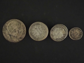 Vente aux enchères Ensemble comprenant :  - une pièce de 20 Francs en argent, 1933. - une