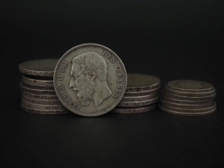 Vente aux enchères Ensemble comprenant :  - neuf pièces de 5 Francs belges en argent, 184