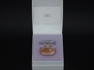 Vente aux enchères GUERLAIN L'Instant. Edition limitée Noël 2003 Prix boutique 500€
