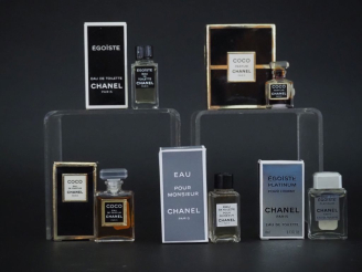 Vente aux enchères CHANEL 7 lots de miniatures, dans leur boîte : Cristalle EDT Pour mons