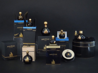 Vente aux enchères LANVIN Ensemble de neufs flacons de parfum "Arpège".  Dans leur boite 