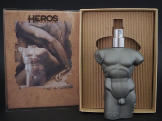 Vente aux enchères UOMO eau de toilette. Édition limitée 600 exemplaires. Hauteur : 12 cm