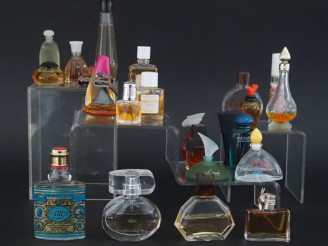 Vente aux enchères Lots de flacons miniatures sans boîte, environ 50 pièces.