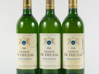 Vente aux enchères 3 BOUTEILLES CHÂTEAU DE FIEUZAL GCC GRAVES - 1988 - 1 BG/1 LB/1 HEP-ME