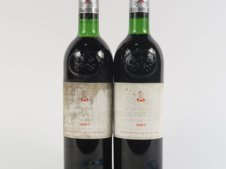 2 BOUTEILLES CHÂTEAU PAPE CLÉMENT GCC GRAVES - 1967 - 1 BG/1 LB/1 ET