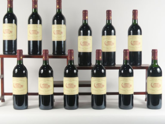 Vente aux enchères 12 BOUTEILLES PAVILLON DU CHÂTEAU MARGAUX - 1984 - CBO - 9 BG/2 LB/1 M