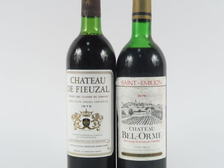 2 BOUTEILLES : 1 CHÂTEAU DE FIEUZAL GCC GRAVES 1975 BG - 1 CHÂTEAU BEL