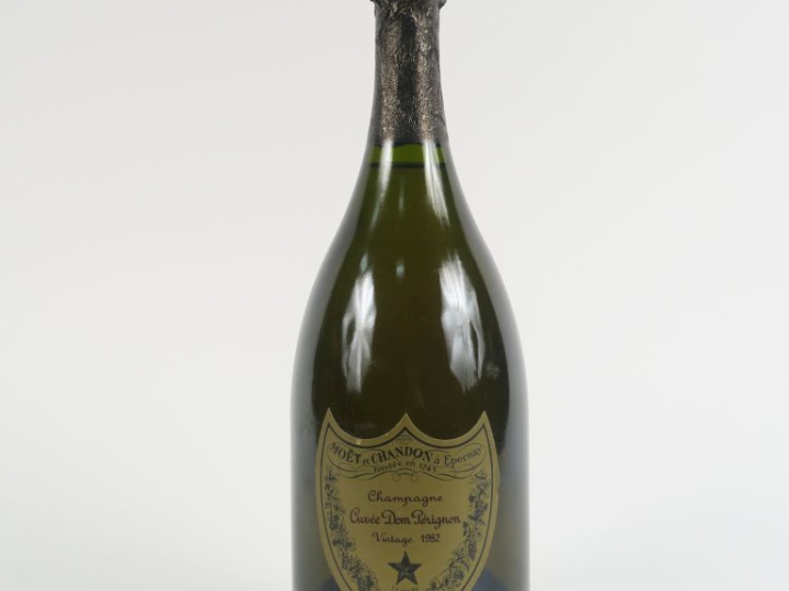 1 BOUTEILLE CHAMPAGNE DOM PÉRIGNON - 1982 - COFFRET ABIMÉ