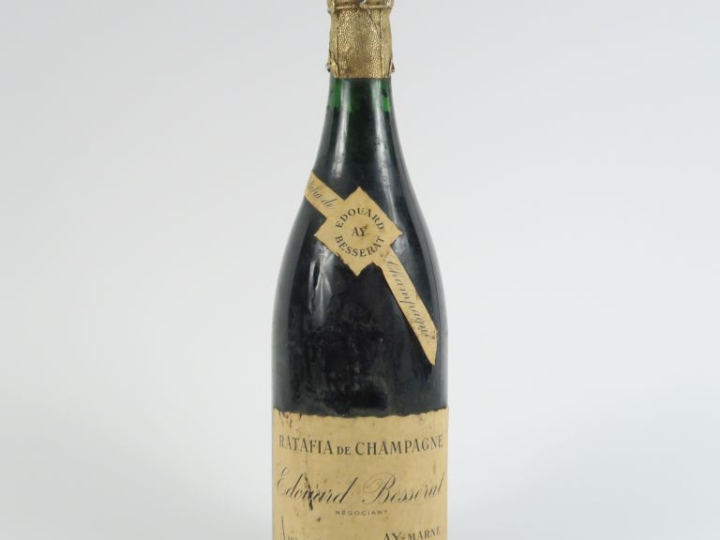 1 VIEILLE BOUTEILLE RATAFIA DE CHAMPAGNE EDOUARD BESSERAT