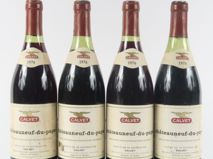 4 BOUTEILLES CHÂTEAUNEUF DU PAPE CALVET - 1976 - 1 à 3,5 CM