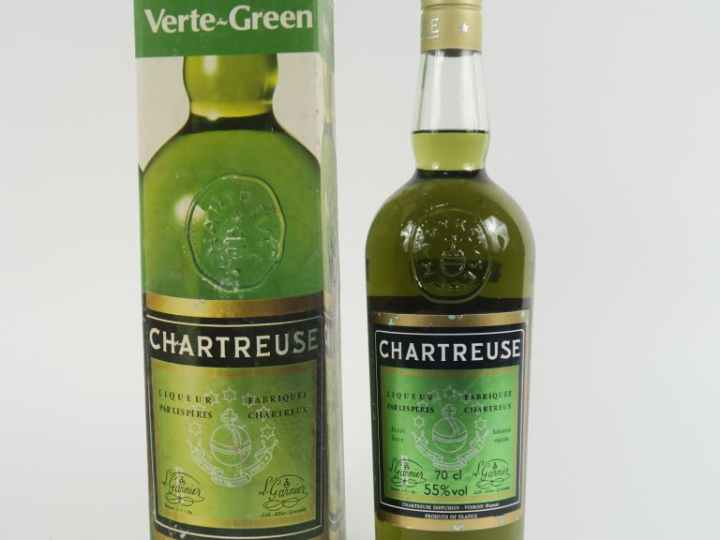 1 BOUTEILLE CHARTREUSE VERTE PÉRIODE 1966-1982 - COFFRET LÉGER ABIMÉ