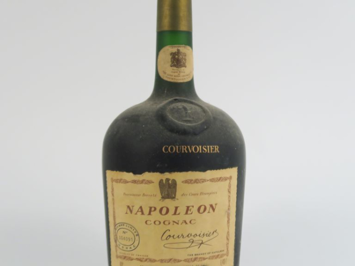1 VIEUX FLACON (1,4 L) COGNAC COURVOISIER 'NAPOLÉON' - CAPS DÉCOUPÉE/E