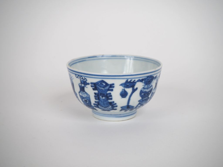 	Chine, époque Qing, XIXe siècle,  Sorbet sur petit talon en porcelain