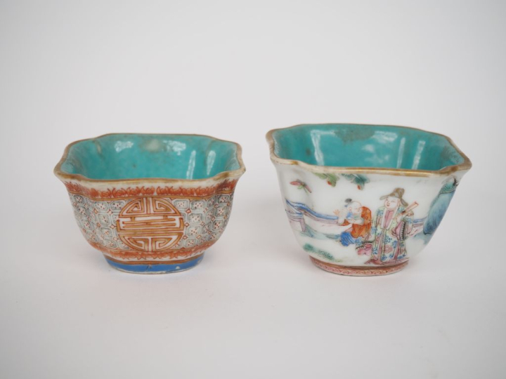Chine, époque Tongzhi  Deux sorbets polylobés en porcelaine et émaux d
