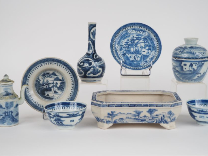 Chine, Vietnam, XIXe et Xxe siècle,  Ensemble comprenant huit porcelai