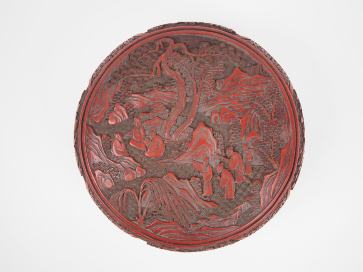 Chine, XIXe siècle,  Boîte circulaire en laque de cinabre à décor fine