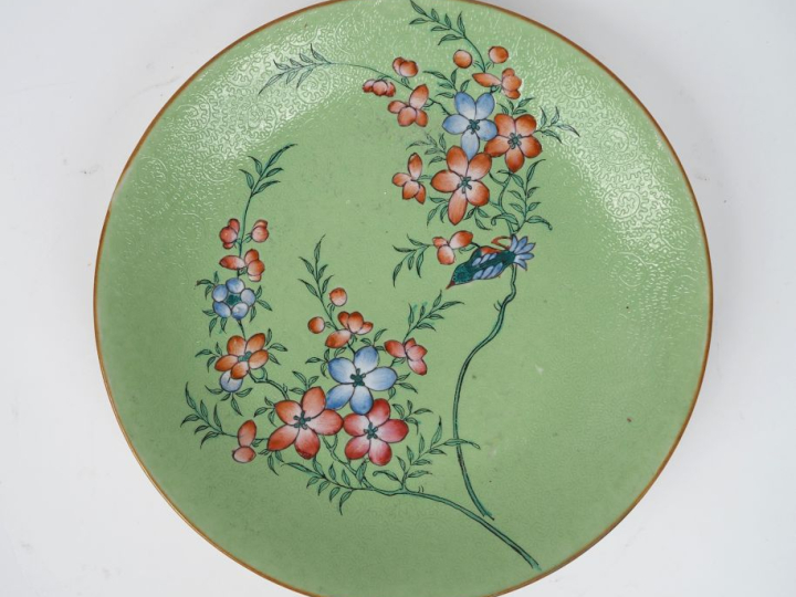Chine, fin du XIXe siècle,  Coupe en porcelaine et émaux de la famille