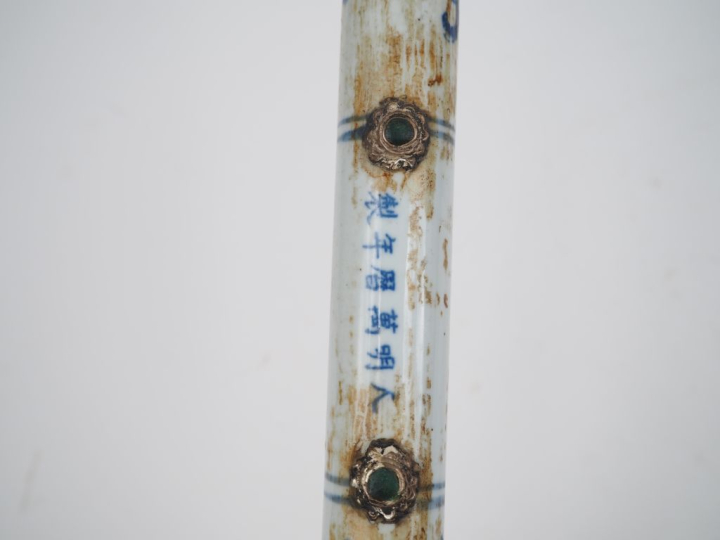 Chine, travail moderne dans le style des Ming Pipe à opium en porcelai