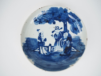 Vente aux enchères Chine, fin XIXe siècle,  Coupe en porcelaine bleu blanc à décor des tr