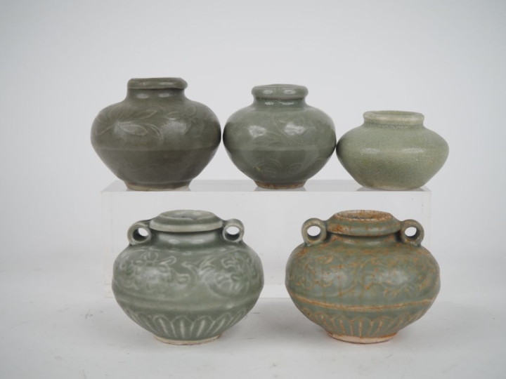 Chine, Annam du XIIIe au XVIIe siècle, 5 petits pots globulaires en cé