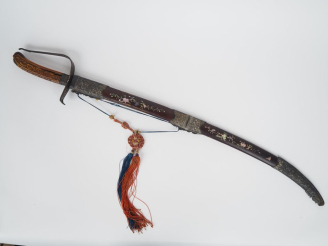 Vente aux enchères Indochine, fin XIXe siècle,  Sabre d'apparat, le fourreau en bois de p
