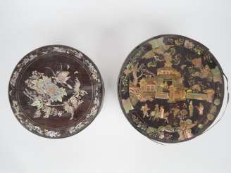 Vente aux enchères Indochine vers 1920-30,  Deux boîtes circulaires couvertes, en bois de