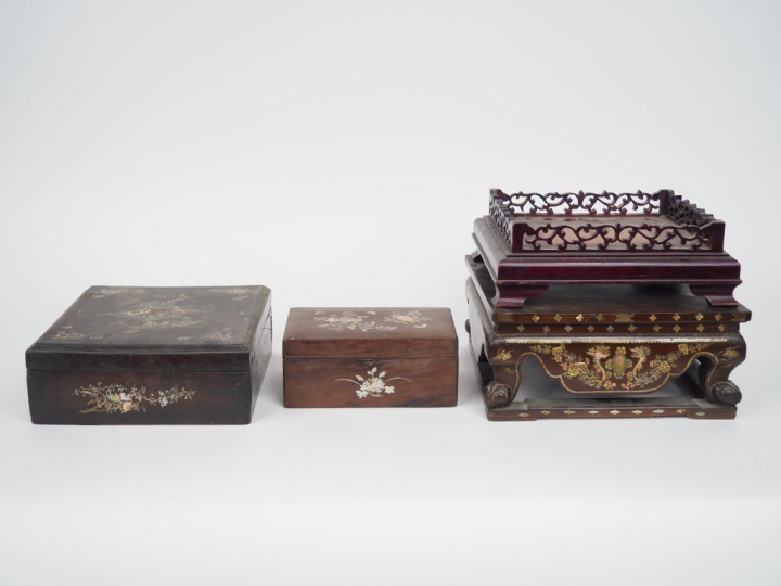 Indochine XXe siècle, Quatre objets en bois de palissandre "dalbergia 