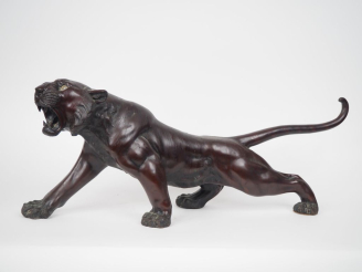 Vente aux enchères Japon, période meiji vers 1900, Important okimono en bronze représenta