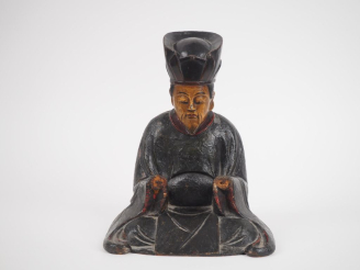 Vente aux enchères 	Japon, fin de la période Edo,  Statuette en bois laqué noir représent