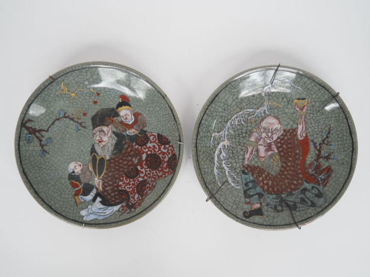 Japon, vers 1920 Deux coupes en porcelaine émaillée craquelée céladon,