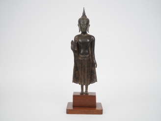 Vente aux enchères Laos, Thailande XVIIIe-XIXe siècle,  Statuette en bronze, représentant