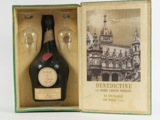 Vente aux enchères 1 VIEILLE BOUTEILLE BÉNÉDICTINE DOM - COFFRET