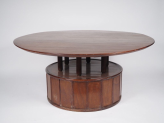 Vente aux enchères Table ronde de style Art Déco en acajou massif et placage d'acajou, gr