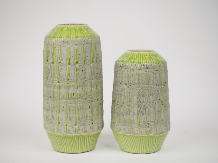 Deux vases rouleau en céramique des années 70 en partie recouverts d'u