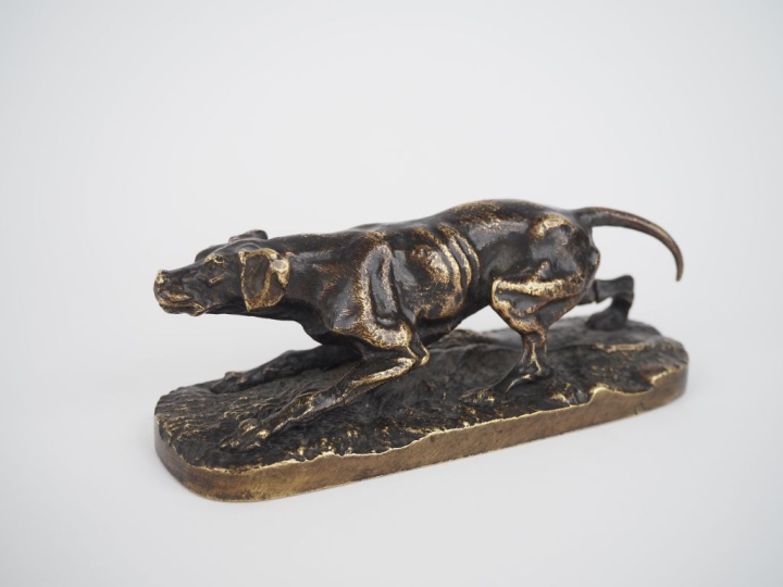 Pierre Jules MENE.  "chien de chasse à l'arrêt".  Sculpture en bronze 