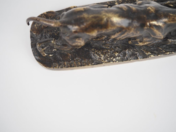 Pierre Jules MENE.  "chien de chasse à l'arrêt".  Sculpture en bronze 