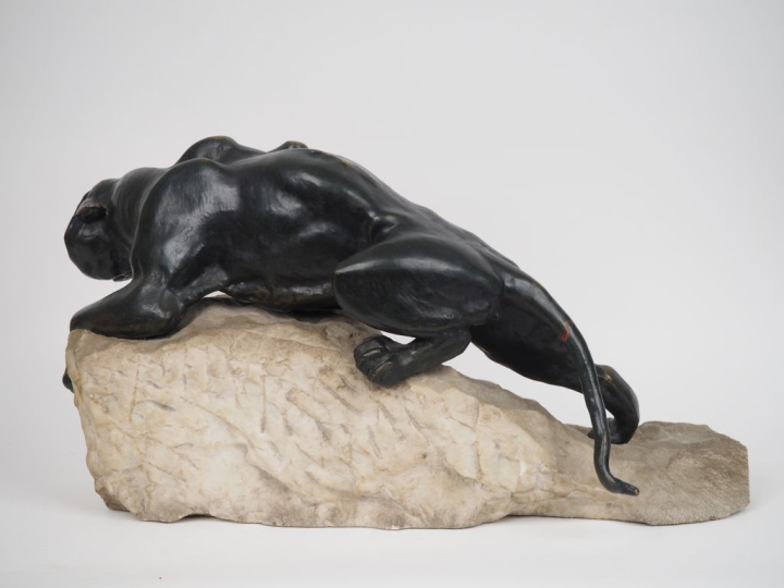 MERCULIANO.  "Le tigre à l'affut" Grande sculpture en bronze à patine 