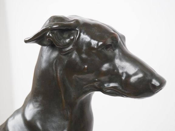 MASSON.  "le lévrier".  Grande sculpture en bronze à patine brune sur 