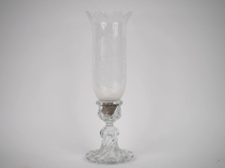 Vente aux enchères BACCARAT. Photophore en cristal moulé et gravé à décor de côtes torses