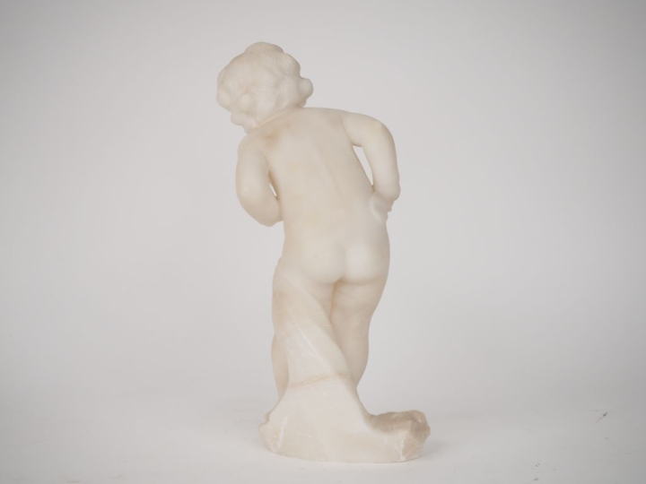 Ecole française vers 1900 "fillette au bain"  Sculpture en albâtre.  H