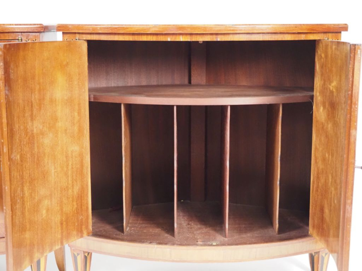 Paire d'encoignures de style Louis XVI en marqueterie à décor de canne