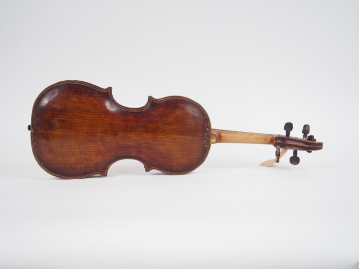 Violon,	 auteur anonyme vers 1870-1880 	4/4	 (talon cassé, manche à re