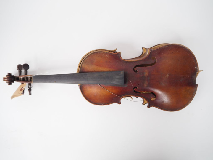 Violon, 	atelier Jerome Thibouville Lamy, vers 1920	 4/4 	(à recoller 