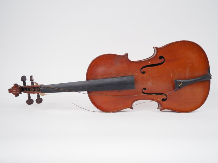 Alto 	fait à Mirecourt vers 1925 portant l'etiquette "FERELLI"	 40,4cm