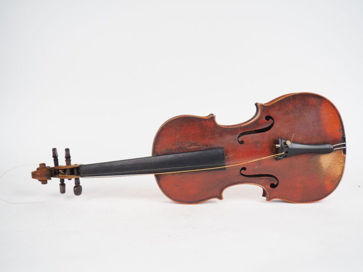 Violon des 	pays de l'est	 4/4 	 Expert : Atelier Dalle Carbornare