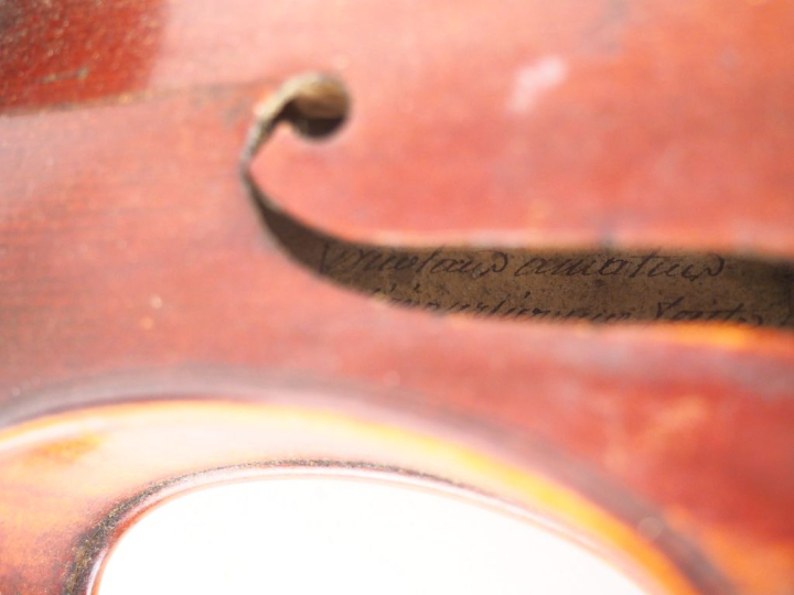 Violon des 	pays de l'est	 4/4 	 Expert : Atelier Dalle Carbornare