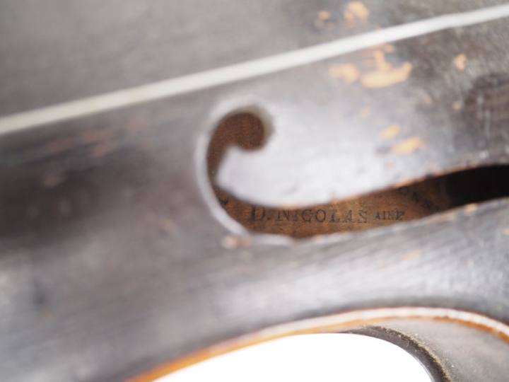 Violon 	fait par Didier Nicolas Ainé	 4/4 	(bon état)  Expert : Atelie