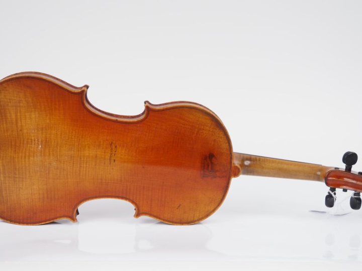 Violon fait par Nicolas Vuillaume Sainte Cécile des Thernes. Vers 1850