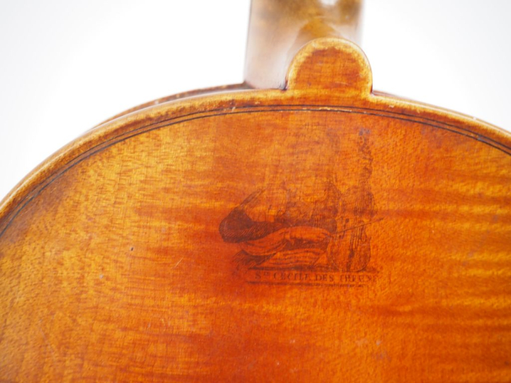 Violon fait par Nicolas Vuillaume Sainte Cécile des Thernes. Vers 1850