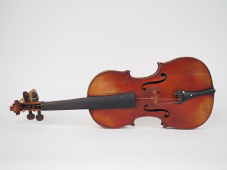 Vente aux enchères Violon 	portant l'etiquette "Jean Baptiste Vuillaume"	 4/4 	(cassure à